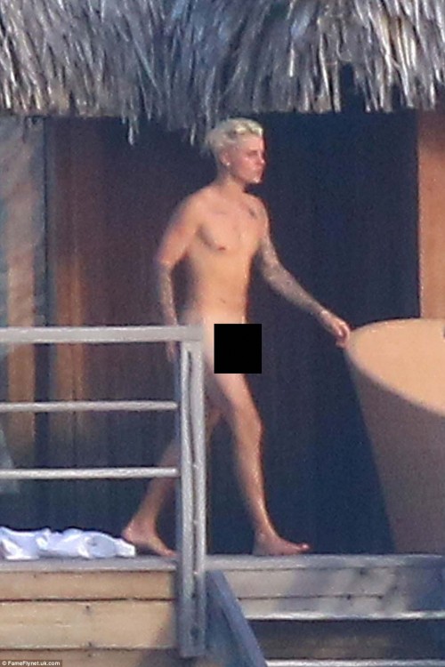 Justin Bieber nude in Bora Bora 1