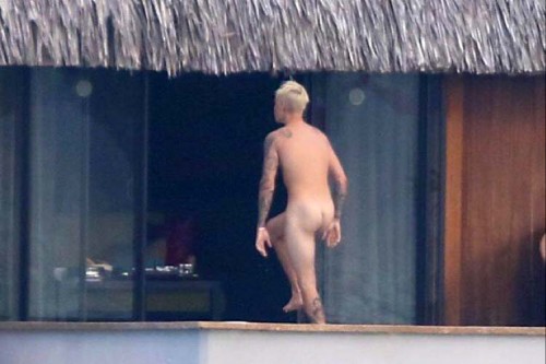 Justin Bieber nude in Bora Bora 12