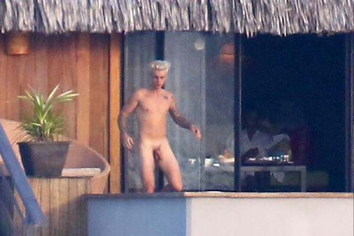 Justin Bieber nude in Bora Bora 6