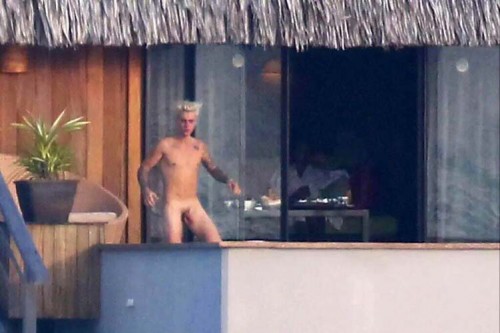 Justin Bieber nude in Bora Bora 7