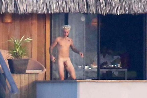 Justin Bieber nude in Bora Bora 9