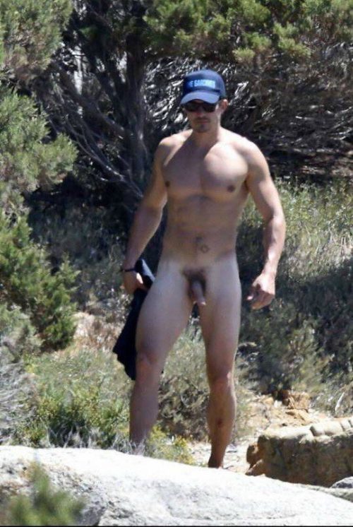 Orlando Bloom Nude on a Paddleboard 13