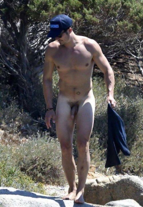 Orlando Bloom Nude on a Paddleboard 14