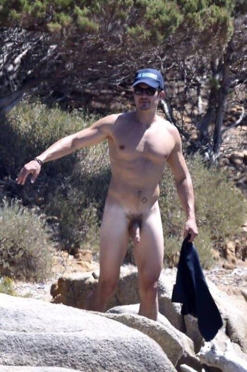 Orlando Bloom Nude on a Paddleboard 15