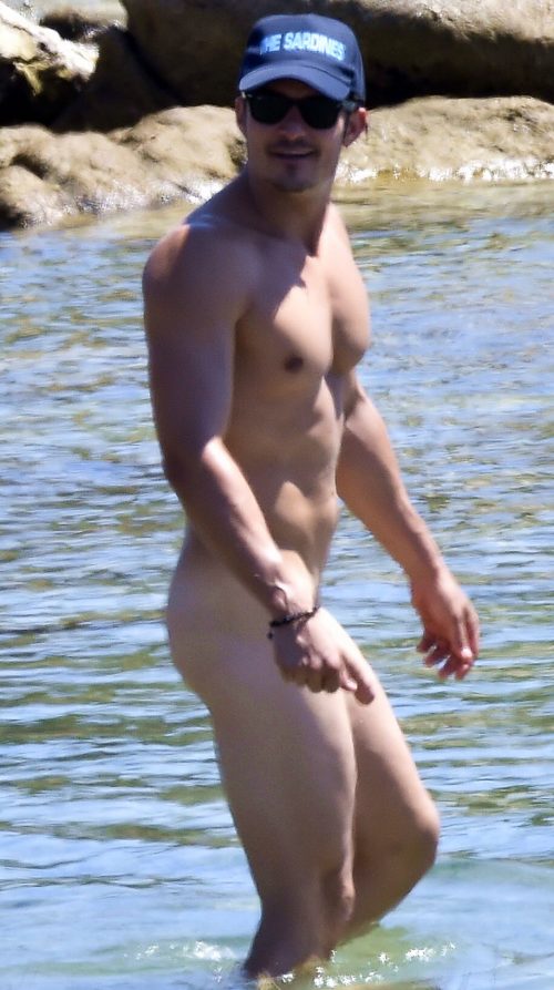 Orlando Bloom Nude on a Paddleboard 7